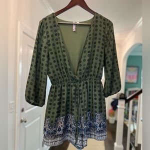 alya from Francesca’s -Size Medium - gently worn - dark green romper